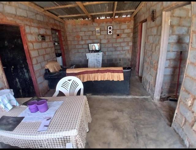 2 BEDROOM HOUSE FOR SALE IN LANGAVILLE EXT 4